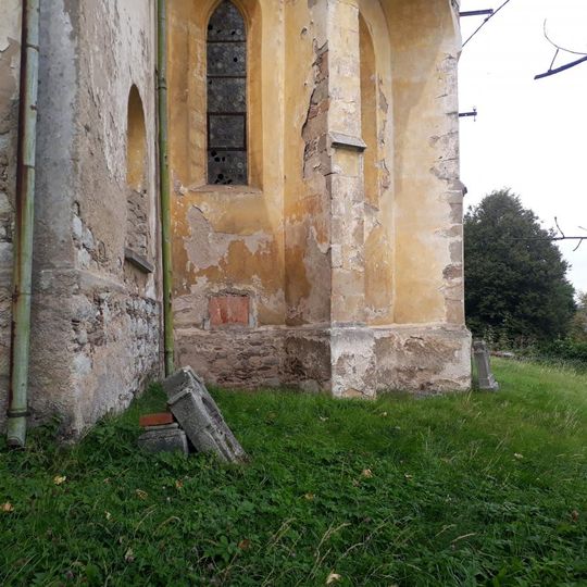 Pamětní deska na kostele ve Vidžíně