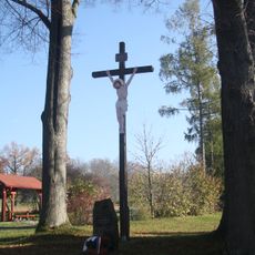 Kříž v Lukavici u kapličky svatého Jana Nepomuckého