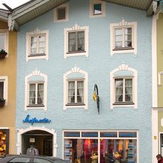 Wohn- und Geschäftshaus