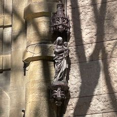 Vierge à l’enfant avec baldaquin