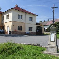 Krucifix u kapličky