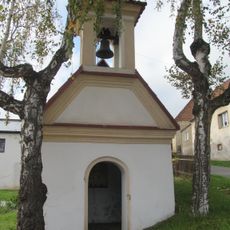Kaple se zvonem na rozcestí ve Veleticích