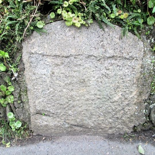 Milestone, Hele, opposite No 8