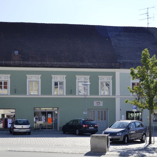 Wohn- und Geschäftshaus