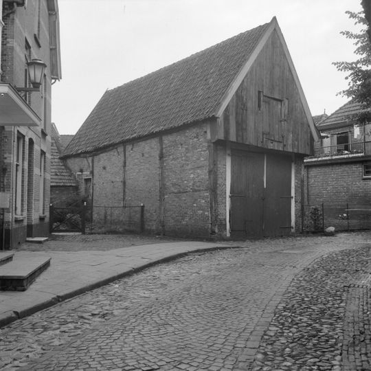 Schuurgebouw in vakwerk met houten topgevels