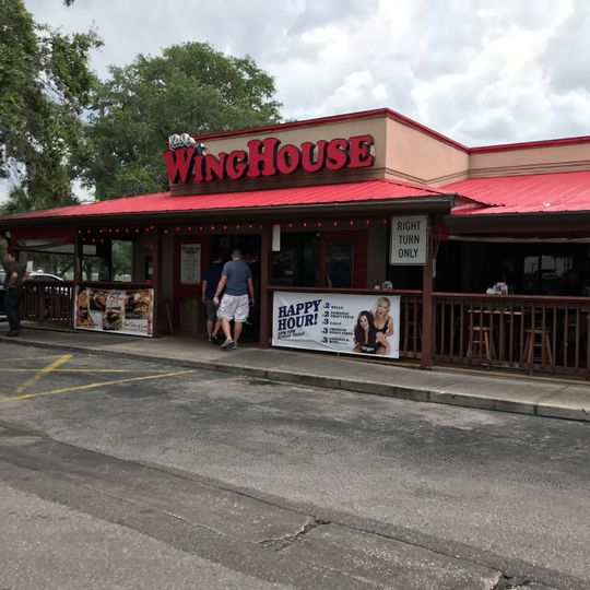 WingHouse Bar & Grill