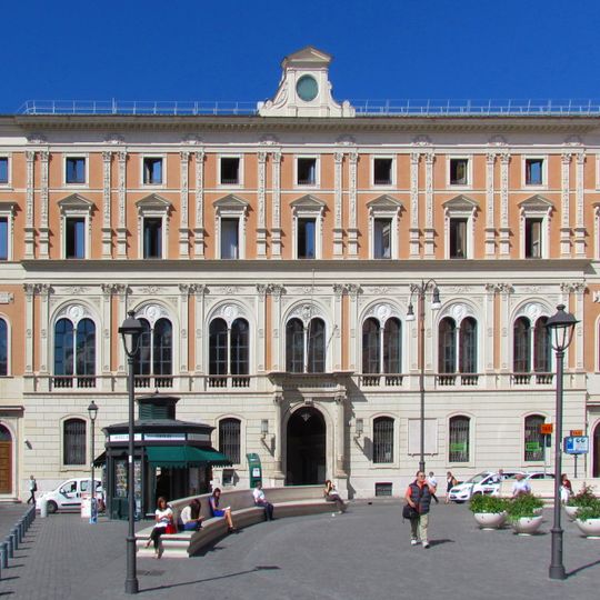 Palazzo delle Poste in Piazza di San Silvestro
