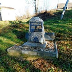 Pomník padlým v Pětihostech