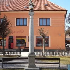Sloup se sochou sv. Jana Nepomuckého