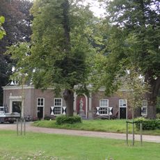 Huis te Manpad: carriage house and service building