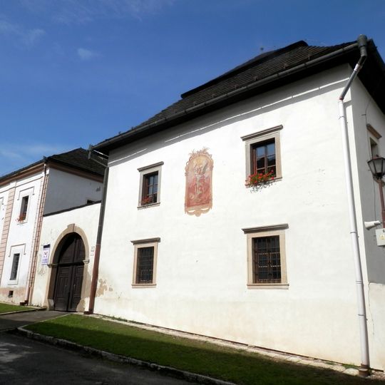 Kanónia, múr ohradný s bránou