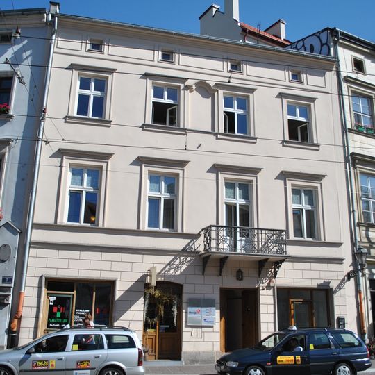 Pl. Wszystkich Świętych 8