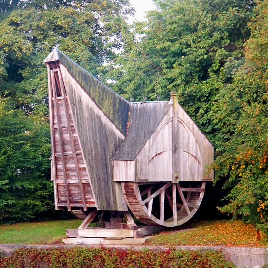 Medieval crane replica