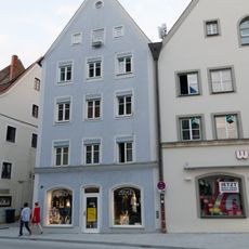 Wohn- und Geschäftshaus