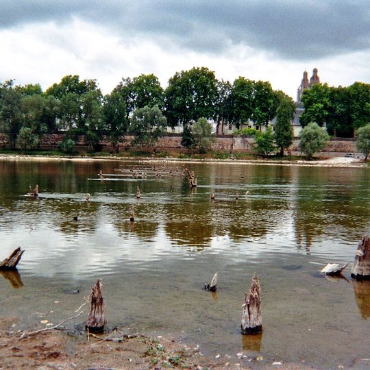 Ancient bridges over the Loire in the Touraine area