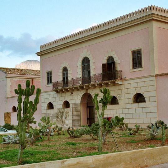 Musée régional d'histoire naturelle et exposition permanente de la charrette sicilienne