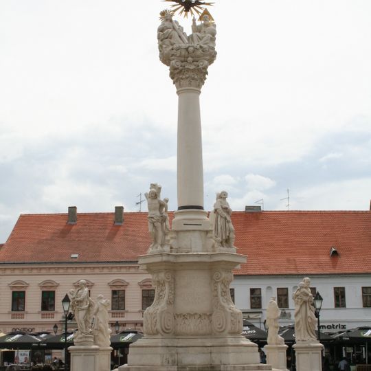Statue votive de la Sainte-Trinité