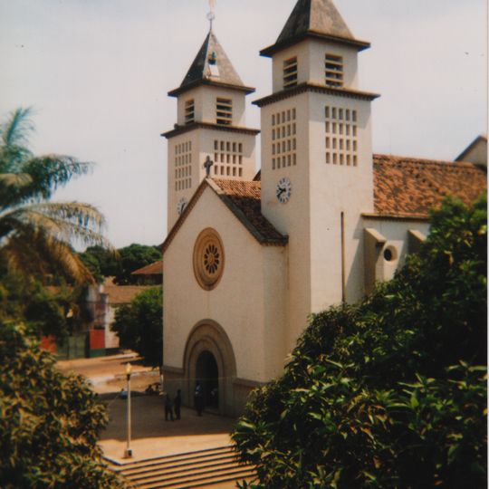 Faro de la Catedral de Bisáu