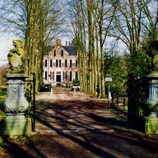 Groot en Klein Hoenlo: toegangsbrug met entreehek