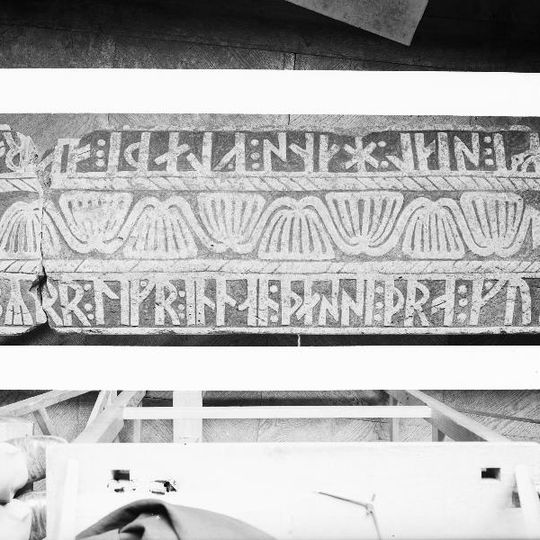 Västergötlands runinskrifter 144