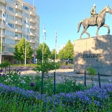 Mannerheim statue