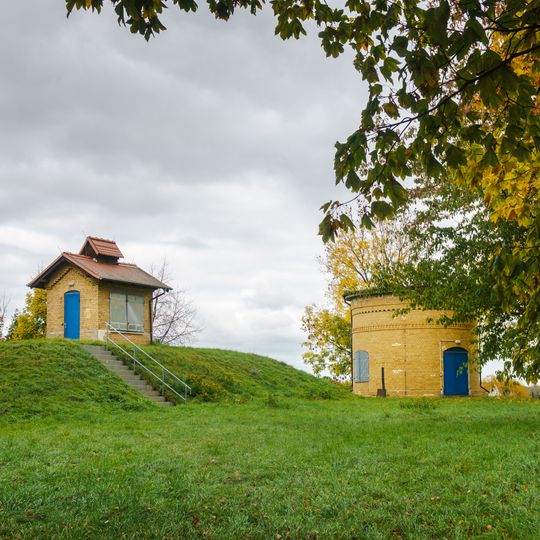Verteilerturm und Messbehälter der wasserwirtschaftlichen Abgabestation Fuchshain