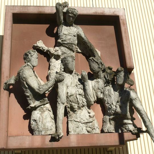 Plastika na Pražské ulici ve Znojmě