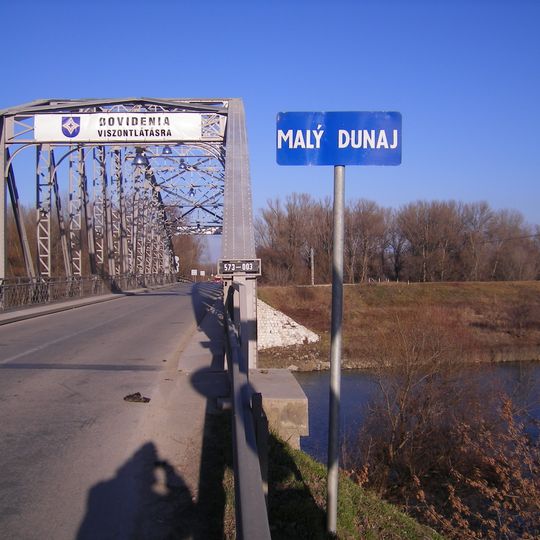 Road bridge over the Malý Dunaj in Kolárovo