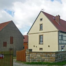 Wohnstallhaus, Seitengebäude und Scheune eines Dreiseithofes Hohlergasse 10