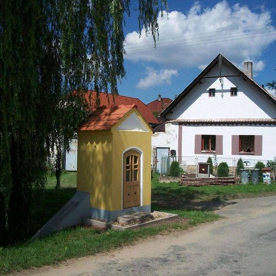 Kaplička v Cetorazi u rybníku