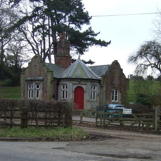 North Lodge to Crewe Hall Park