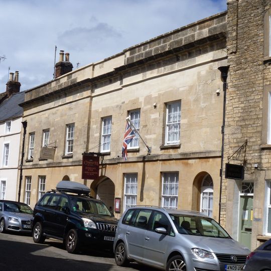 Corinium Court Hotel And Restaurant