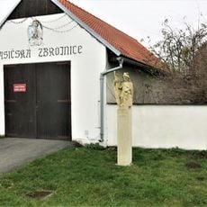 Socha svatého Floriána u hasičské zbrojnice ve Zbožíčku
