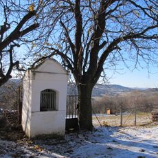 Kaplička na východním konci Uhřic při cestě do Doubravy