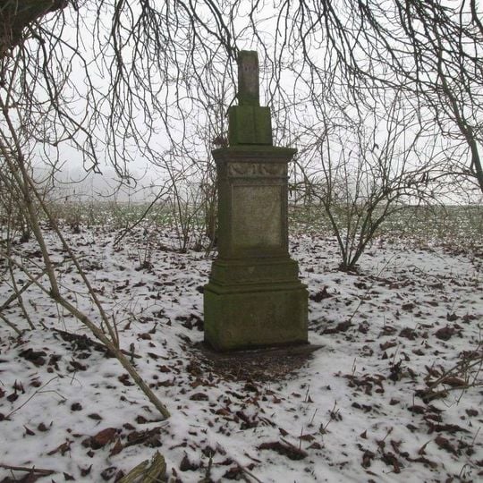 Kříž na rozcestí severně od Hradišťan