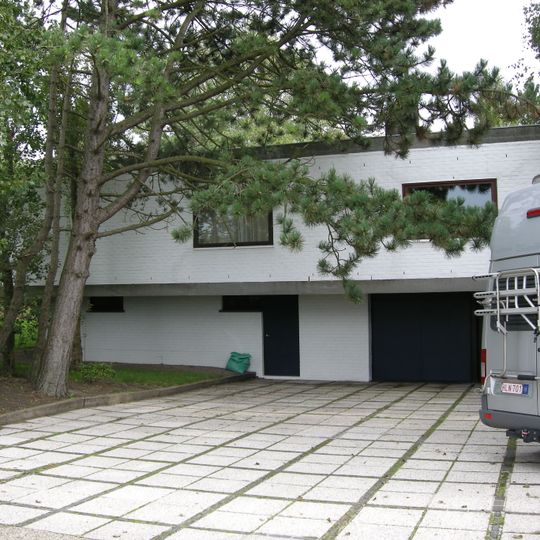 Moderne villa naar ontwerp van P. Felix