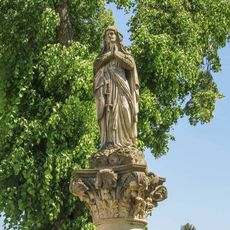 Socha Panny Marie v Drahlově na návsi