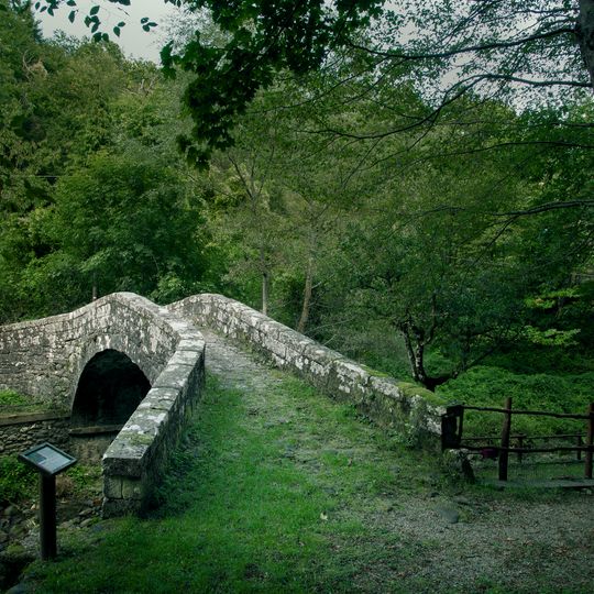 Ponte romanico a Serravalle