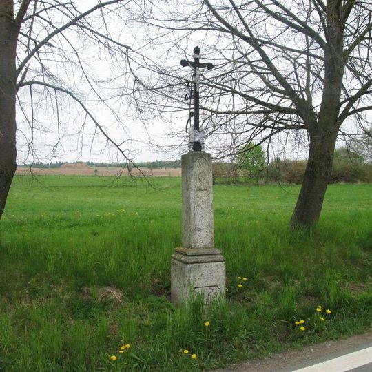 Kříž západně od Petrovic
