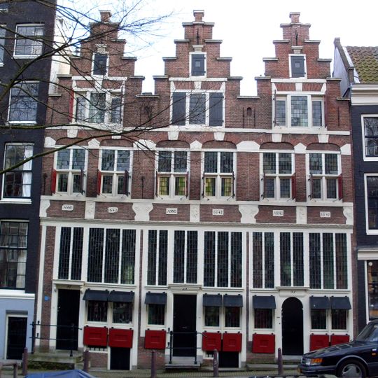 Pand met trapgevel van het 'type met grote blokken'