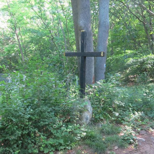 Kříž u cesty na Lovoš