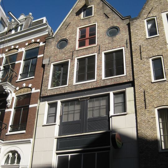 Pakhuis waarvan de onderste helft