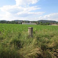 Kříž jihozápadně od Mířkova