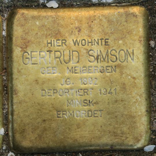 Stolperstein en memoria de Gertrud Simson