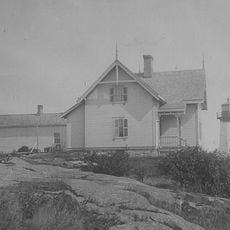 Crossover Island Light