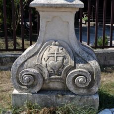 Socha sv. Antona Paduánskeho, podstavec