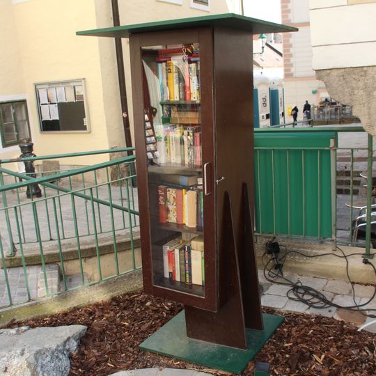 Public bookcase Mödling