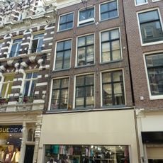 Pand met gevel onder rechte lijst