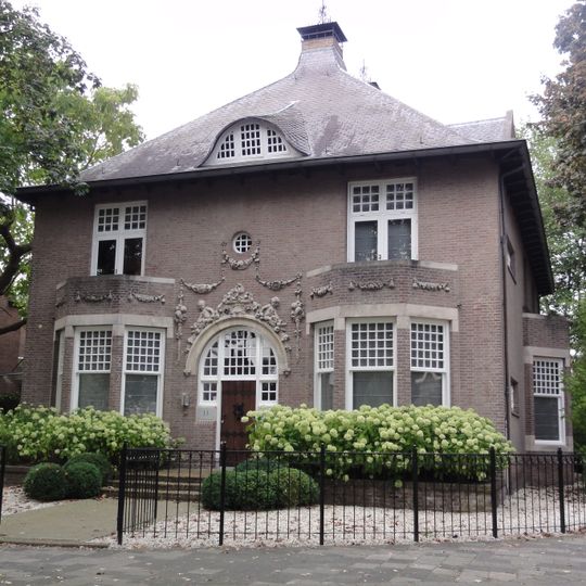 Van der Does de Willeboissingel 13, 's-Hertogenbosch