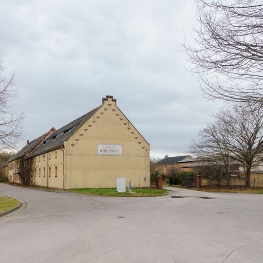 Einzeldenkmale der Sachgesamtheit Schloss, Park und Rittergut Nischwitz: zwei Wohn- und Wirtschaftsgebäude sowie Wohnhaus eines Rittergutes (siehe auch Sachgesamtheitsliste - Obj. 0